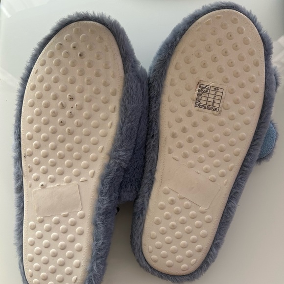 Forever 21 Fuzzy Slippers Faux Fur - Picture 4 of 5